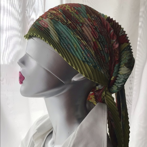 Hermès Plisse Pleated Scarf + Boxed Scarf Rings A+ - Picture 1 of 14